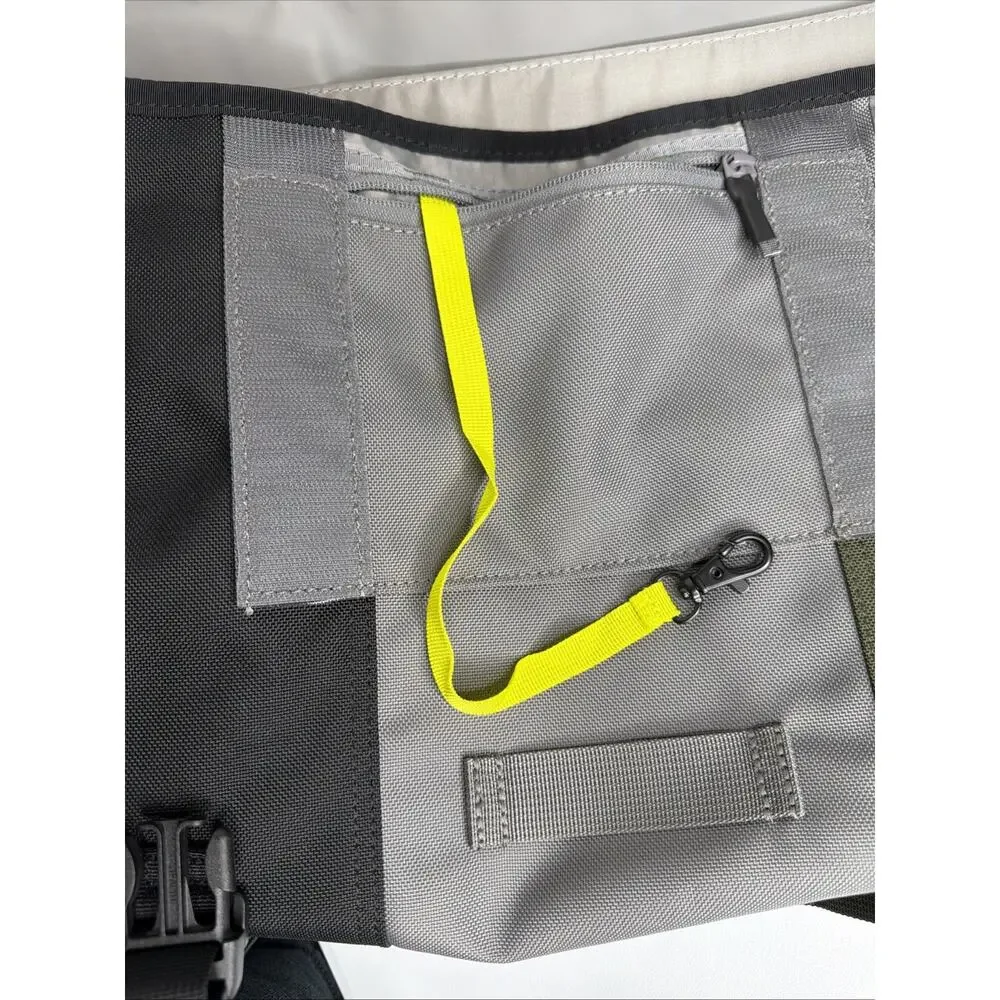 NWOT TimBuk2 Medium Classic Messenger Bag in Eco Army Pop